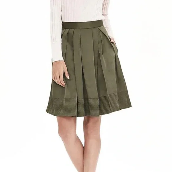 NWT BANANA REPUBLIC TAFFETA FIT-AND-FLARE SKIRT IN OLIVE GREEN - Picture 1 of 10